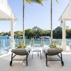 Iluka, Luxurious Riverfront Retreat Noosa Heads